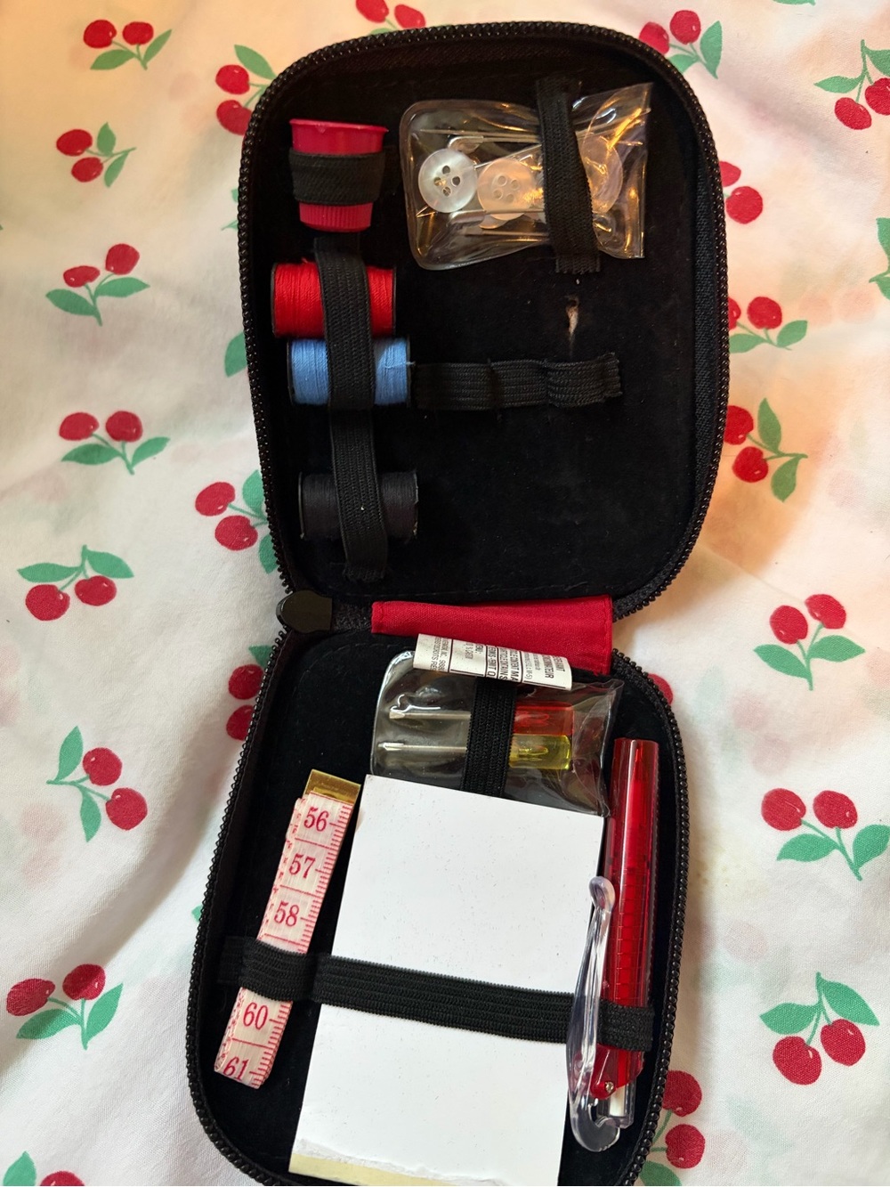 Compact Sewing Kit in Black and Red